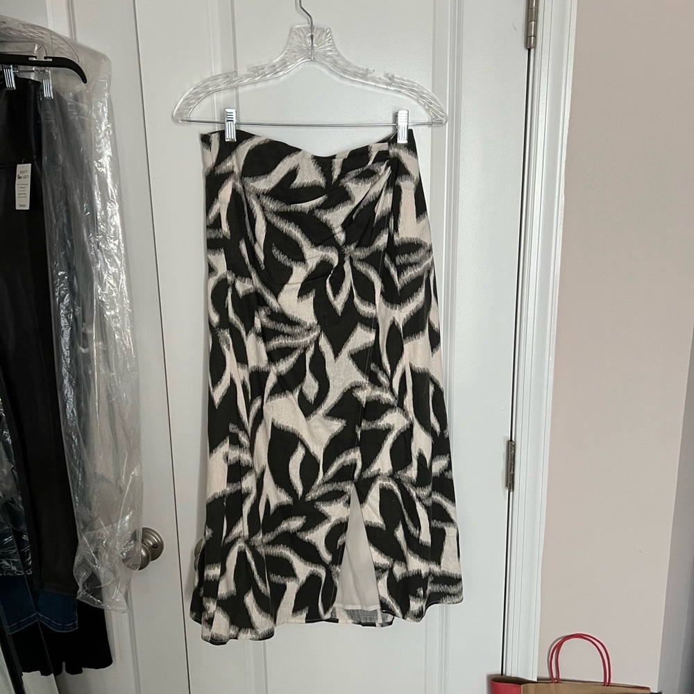 Banana Republic linen Skirt - Picture 3 of 12